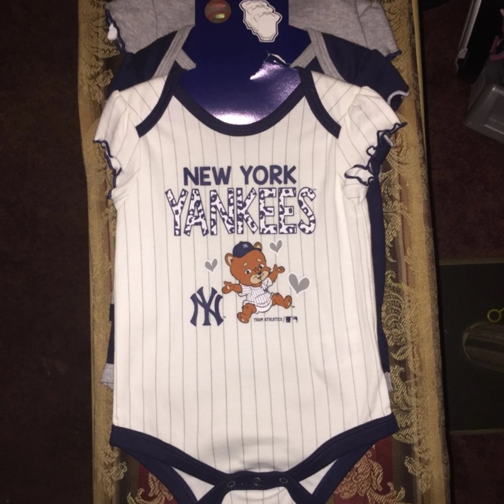 Baby girl 3 piece Yankees onesies size 12 months